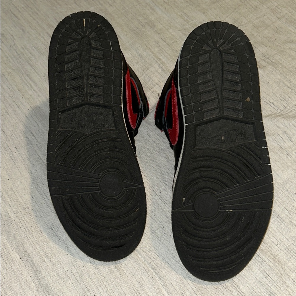 Boy’s Black & Red Air Jordan 1 Sneakers - Picture 5 of 7